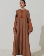 camel 0016 kadriye baştürk yaka detaylı nakışlı elbise 